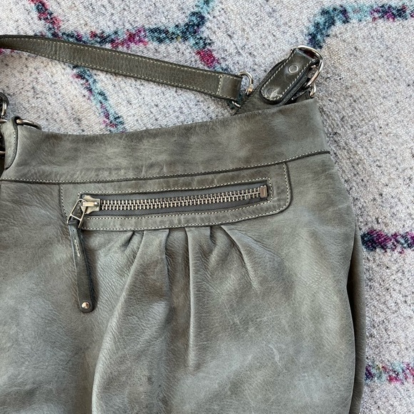 ROOTS Canada Leather Hobo - Picture 6 of 14